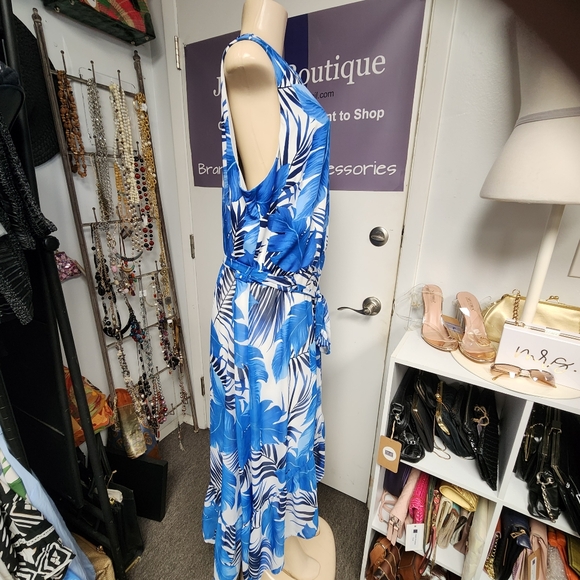 Dress - Picture 4 of 5